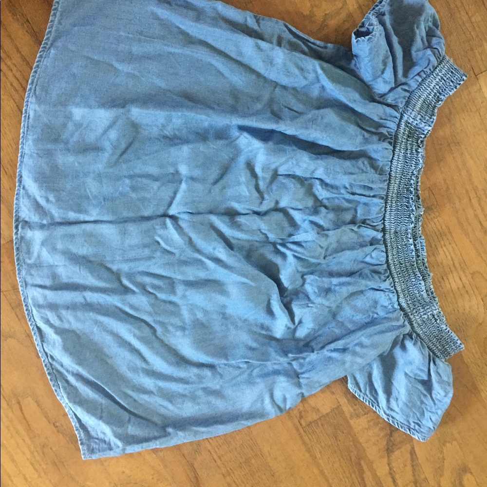 Old Navy chambray top off shoulder. XS.